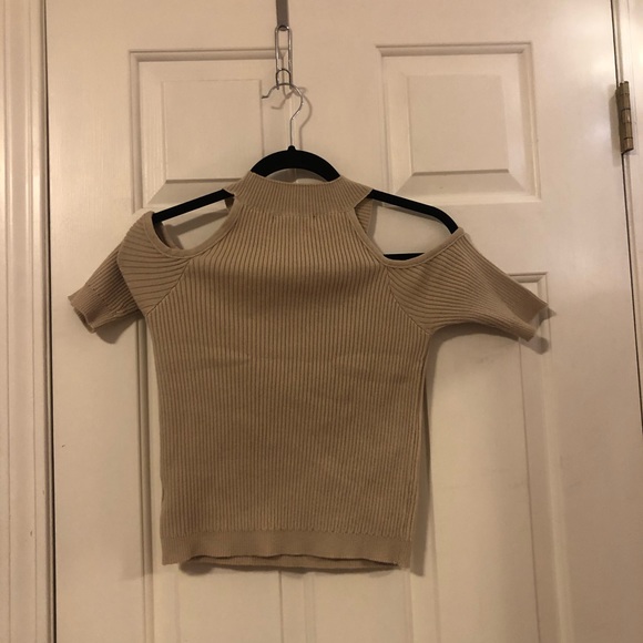 ✨ 3 for $25✨ Cut out top - Picture 4 of 4